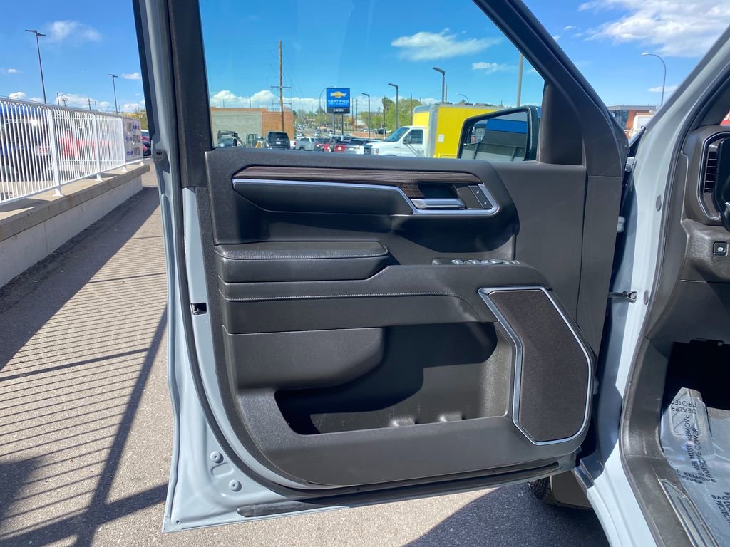 Used 2024 Slate Gray Metallic Chevrolet LT (2FL) image 10