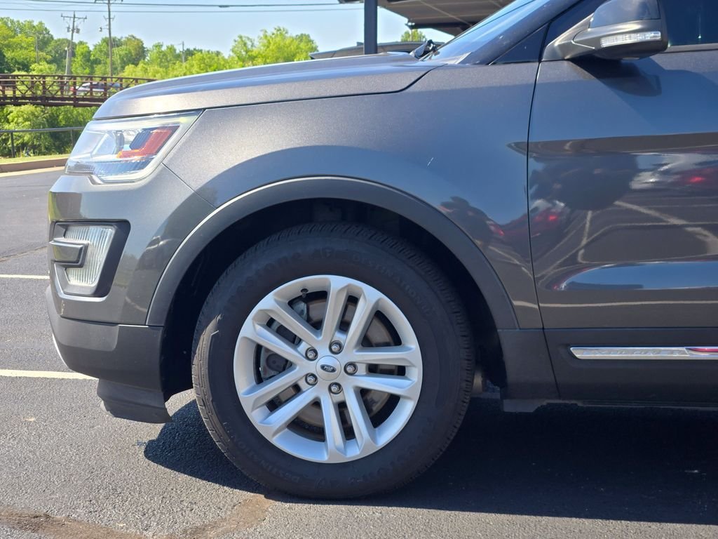 Used 2017 Gray Ford XLT image 8