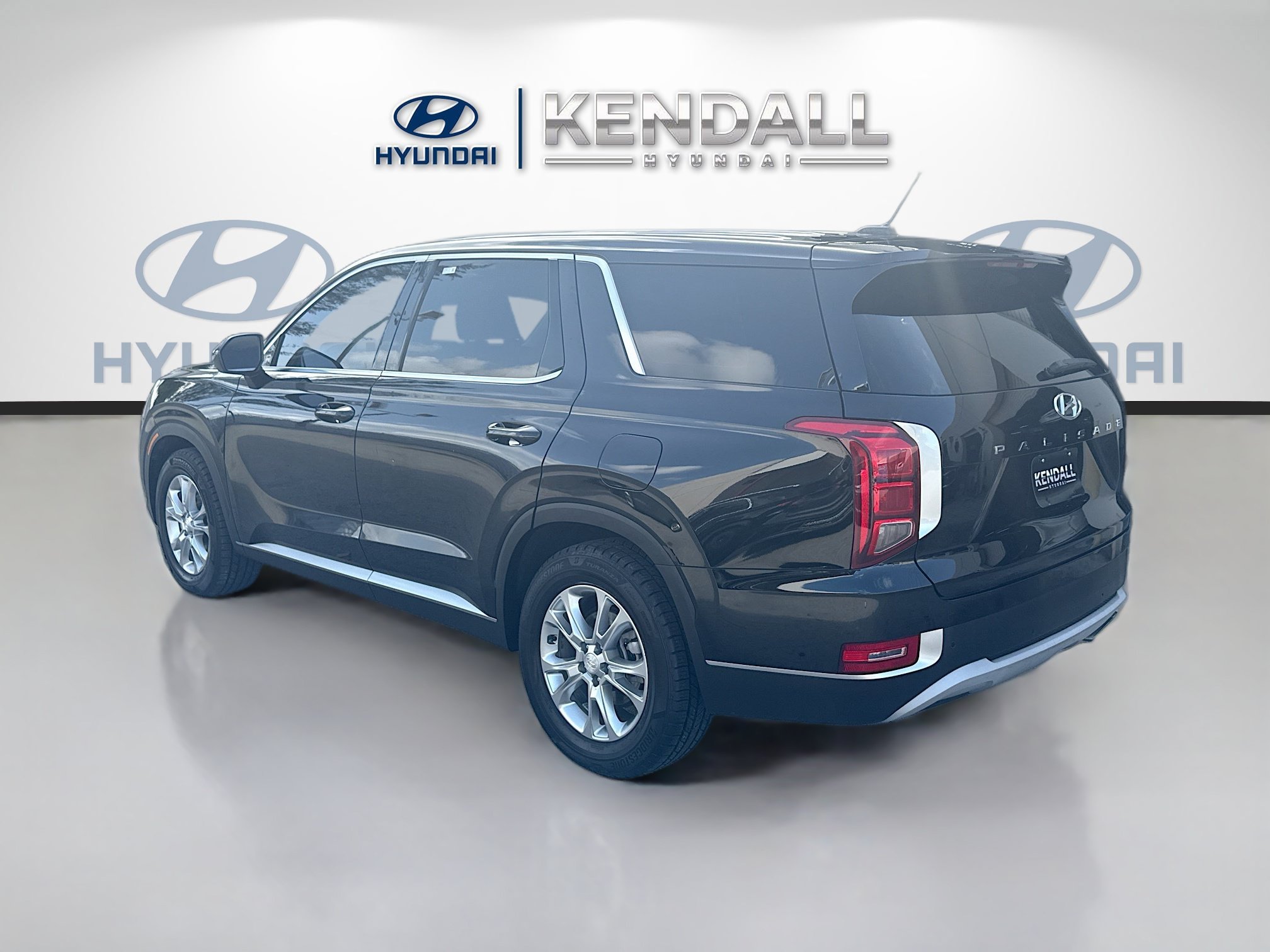 Used 2022 Abyss Black Pearl Hyundai SE image 4
