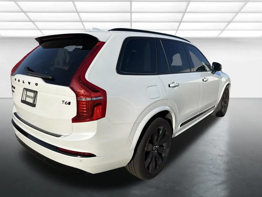 Used 2022  Volvo Inscription image 2