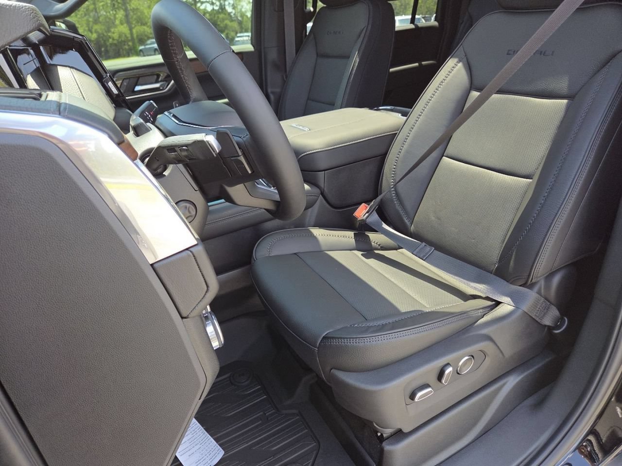 2026 GMC Yukon XL Denali - Photo 31