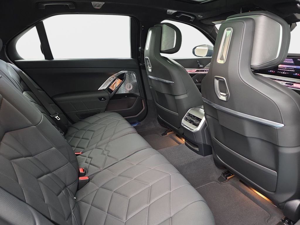2026 BMW 7 Series 740i - Photo 11