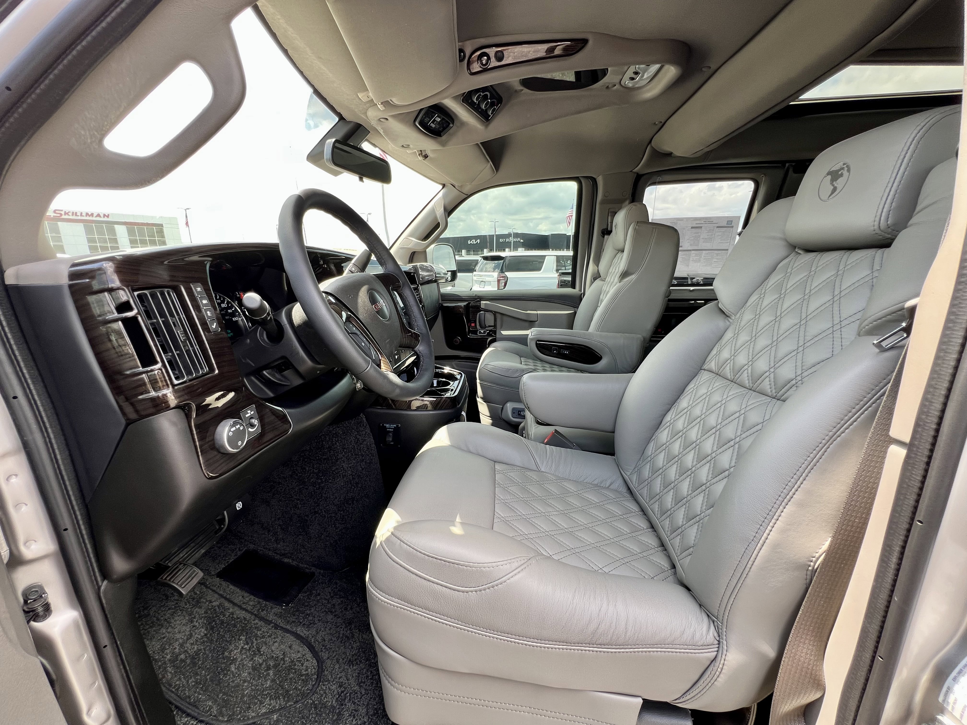 2025 GMC Savana Cargo Work Van - Photo 13