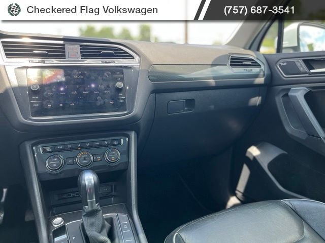 Used 2019 Pure White Volkswagen 2.0T SEL Premium 4Motion image 32