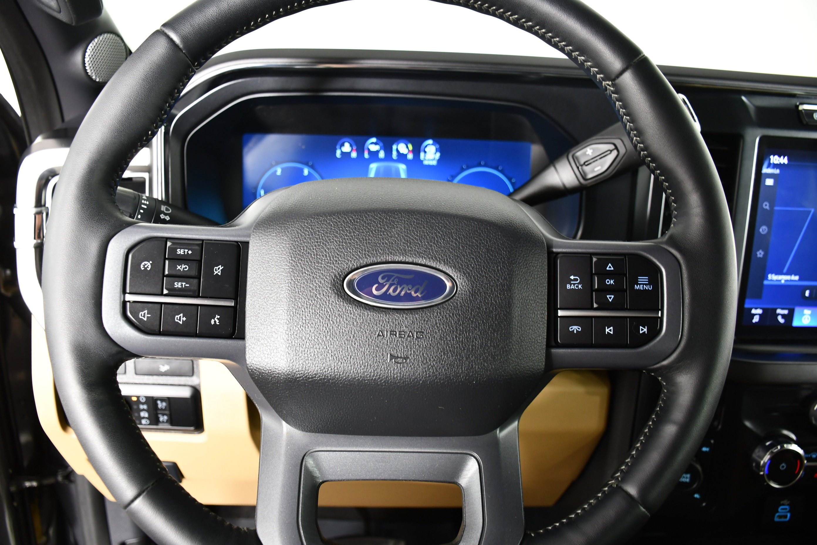 Used 2024 Gray Metallic Ford LARIAT image 24