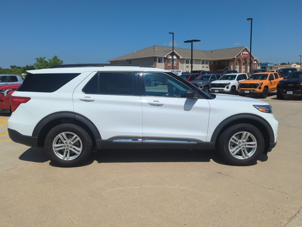 2021 Ford Explorer XLT photo 4