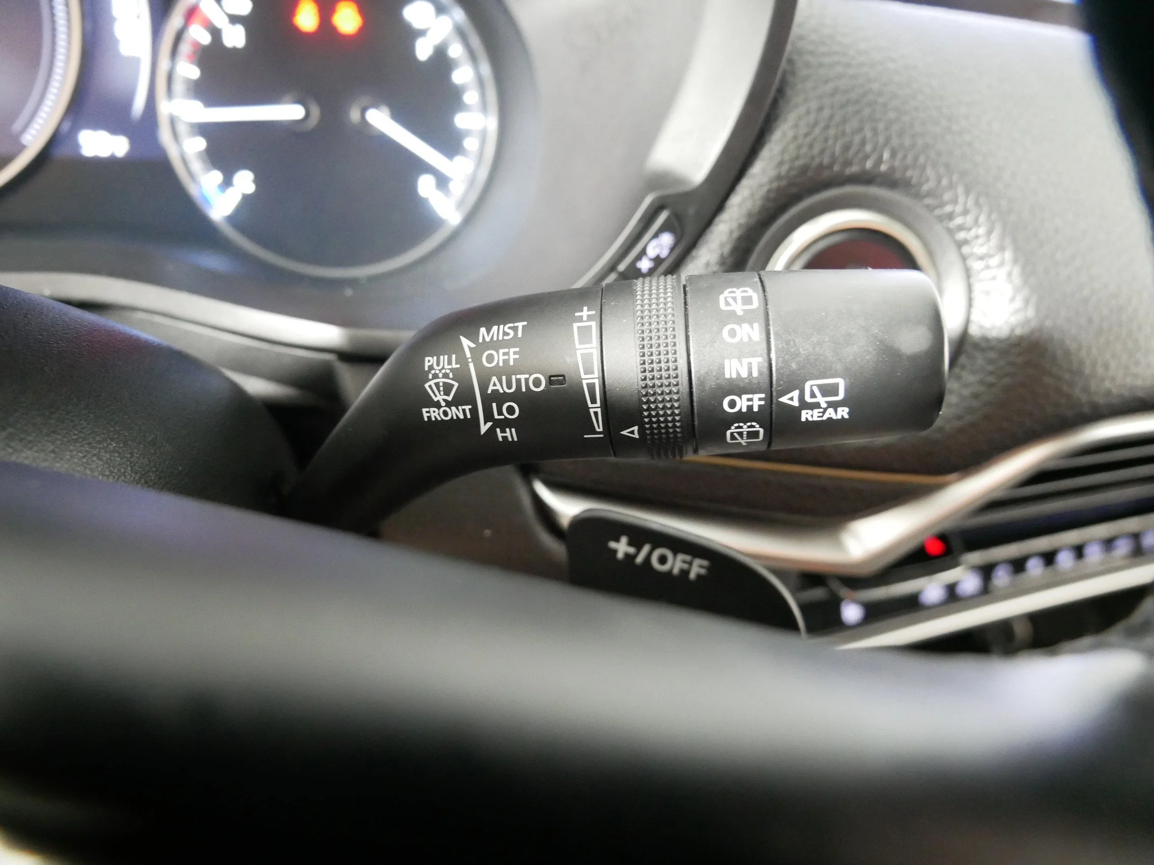 Used 2024 Sonic Silver Mazda 3.3 Turbo Premium image 31