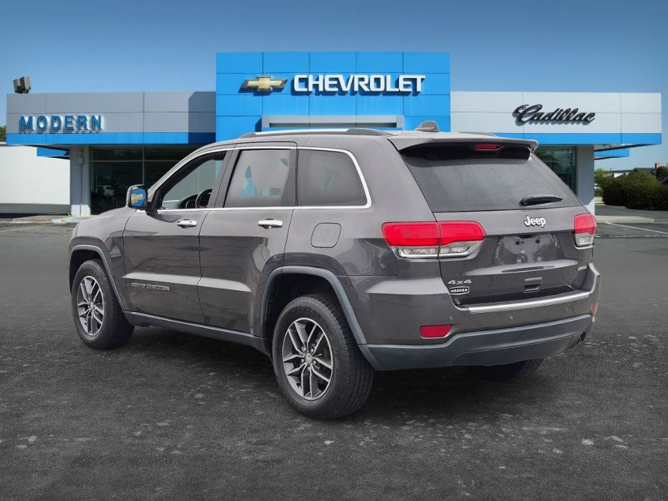Used 2018 Granite Crystal Metallic Clearcoat Jeep Limited image 3