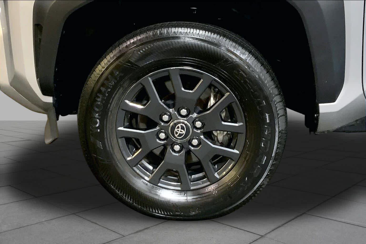 Used 2025 Cutting Edge Toyota SR5 image 11