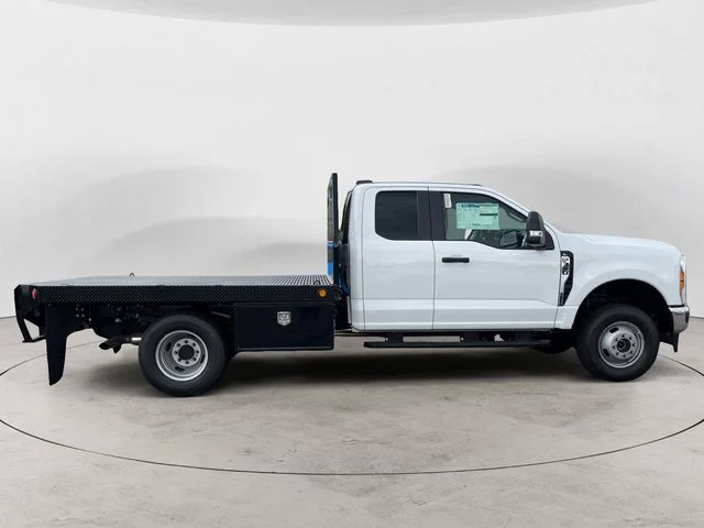 2025 Ford F-350 Super Duty Chassis Cab XL - Photo 6