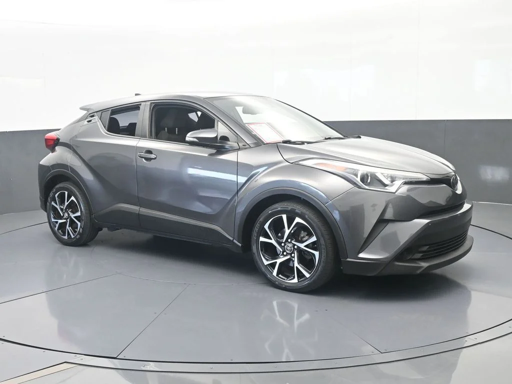 Used 2019 Magnetic Gray Metallic Toyota XLE image 8