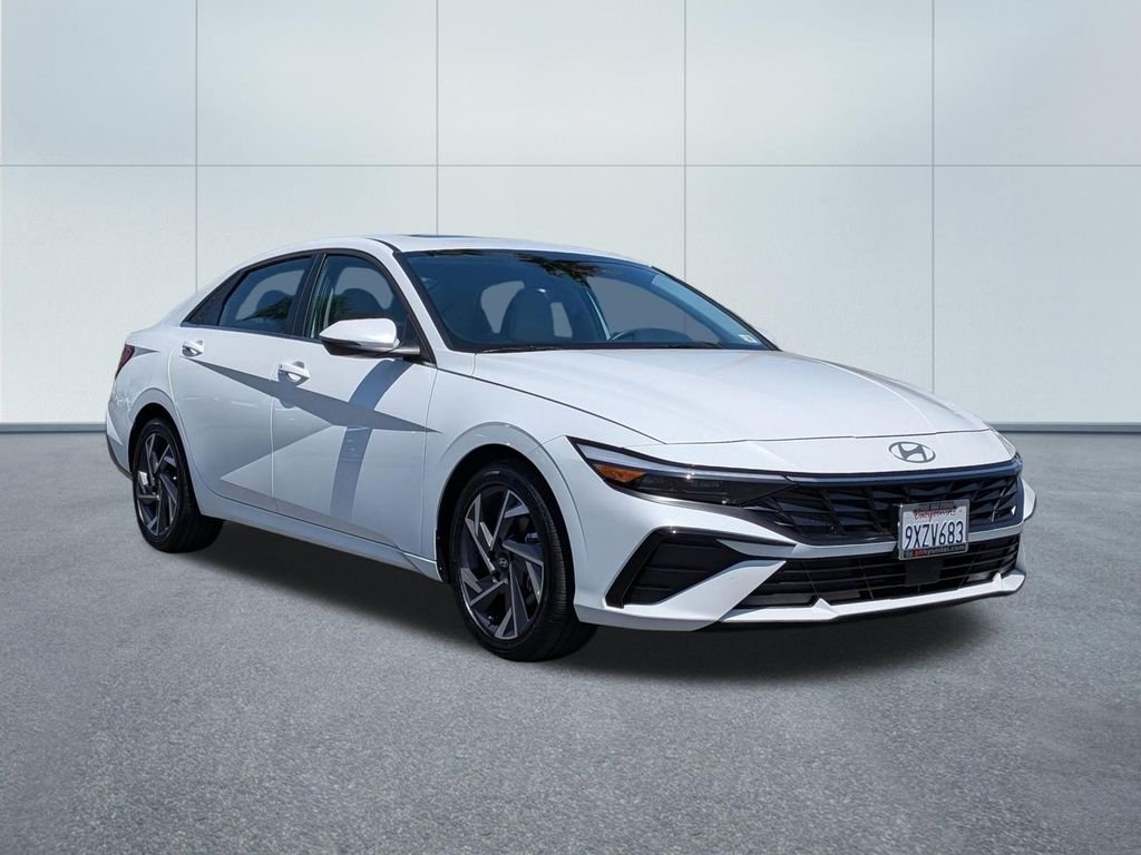 2026 Hyundai Elantra Limited - Photo 8