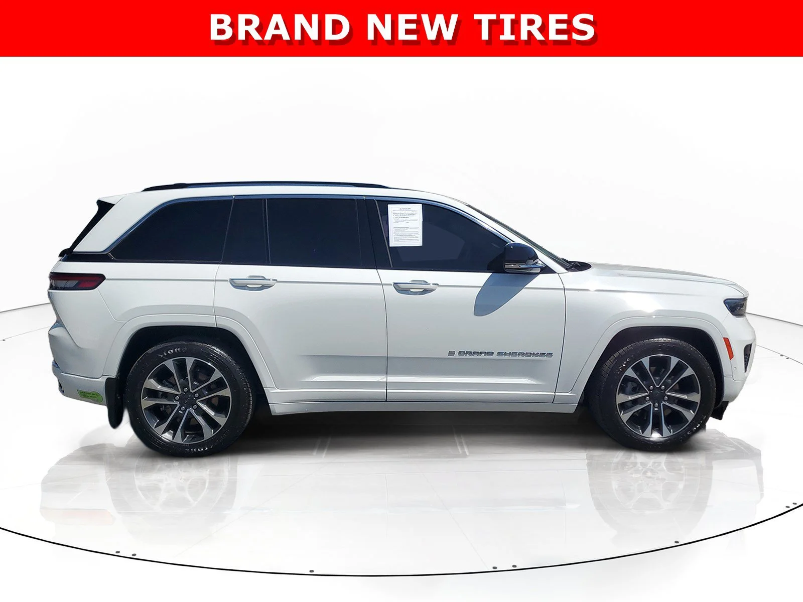 Certified Used 2023 White Jeep Overland 4xe image 2