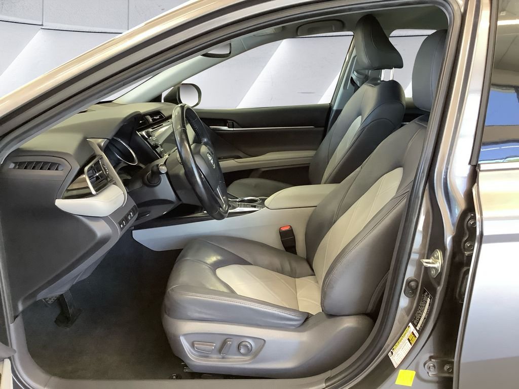Used 2019 Gray Toyota XLE image 7