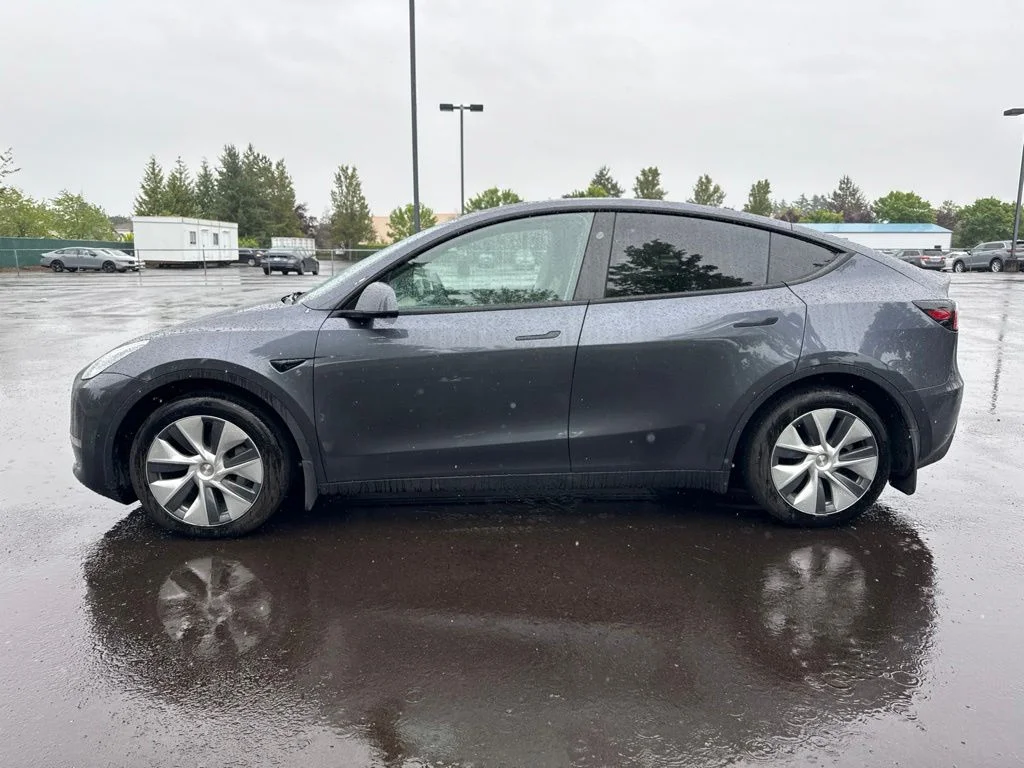 Used 2023 Midnight Silver Metallic Tesla Long Range image 4