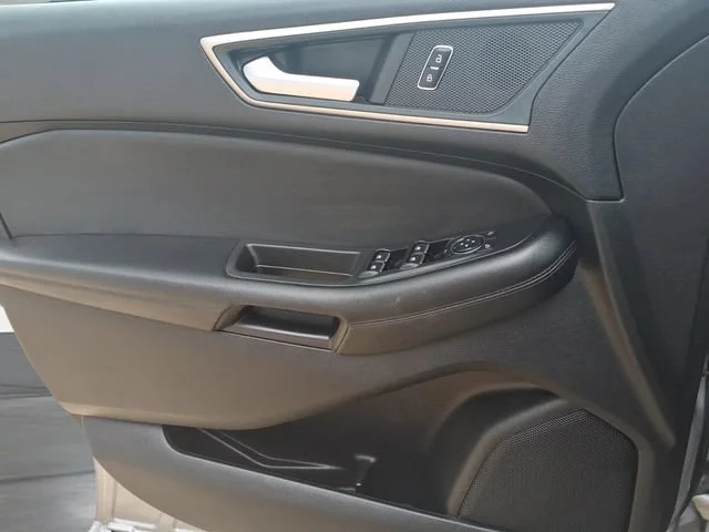 Used 2024  Ford SEL image 13