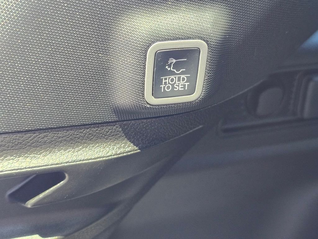 Used 2025 White Jeep Altitude X image 9