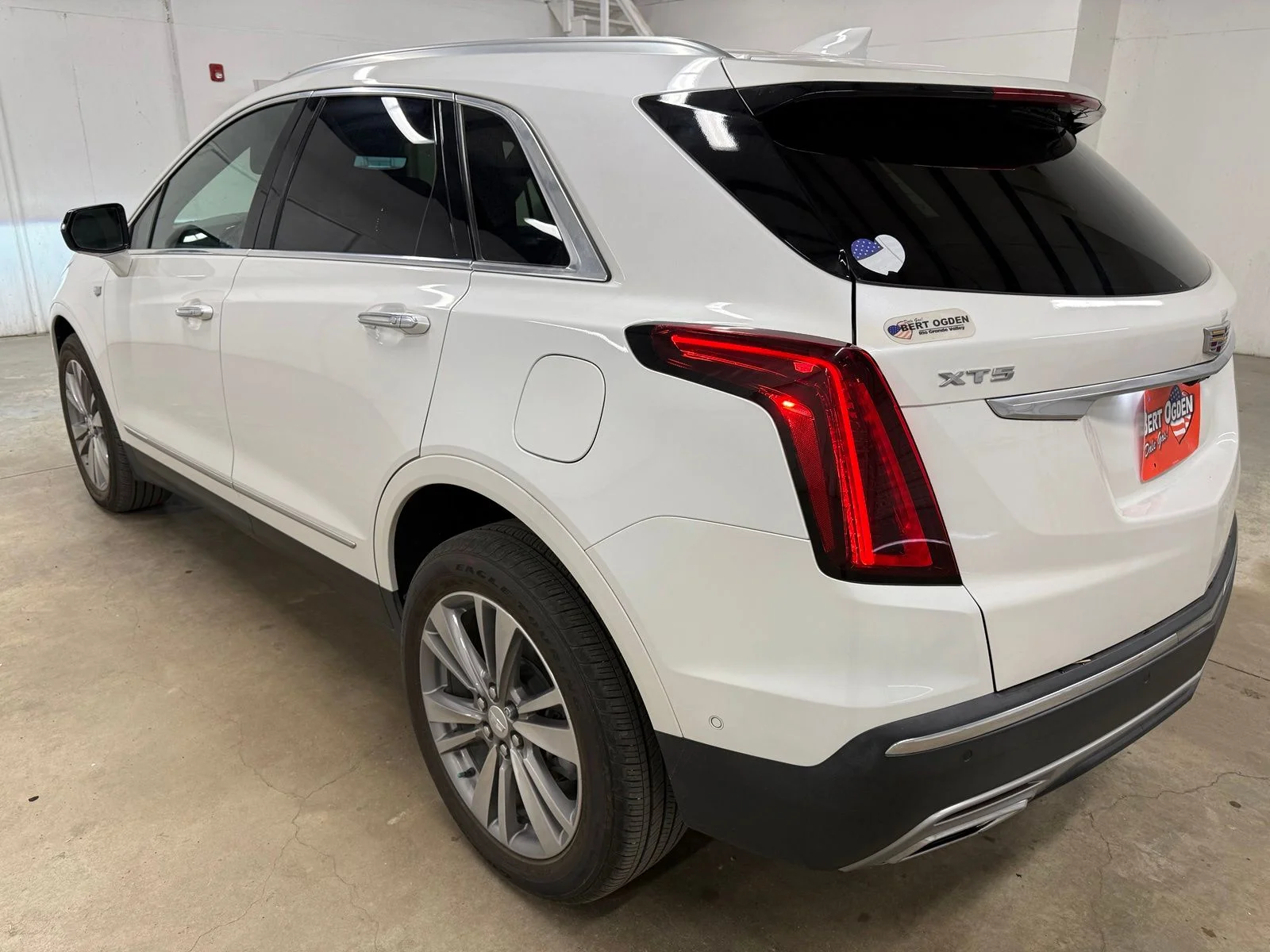 Used 2022 White Cadillac Premium Luxury image 6