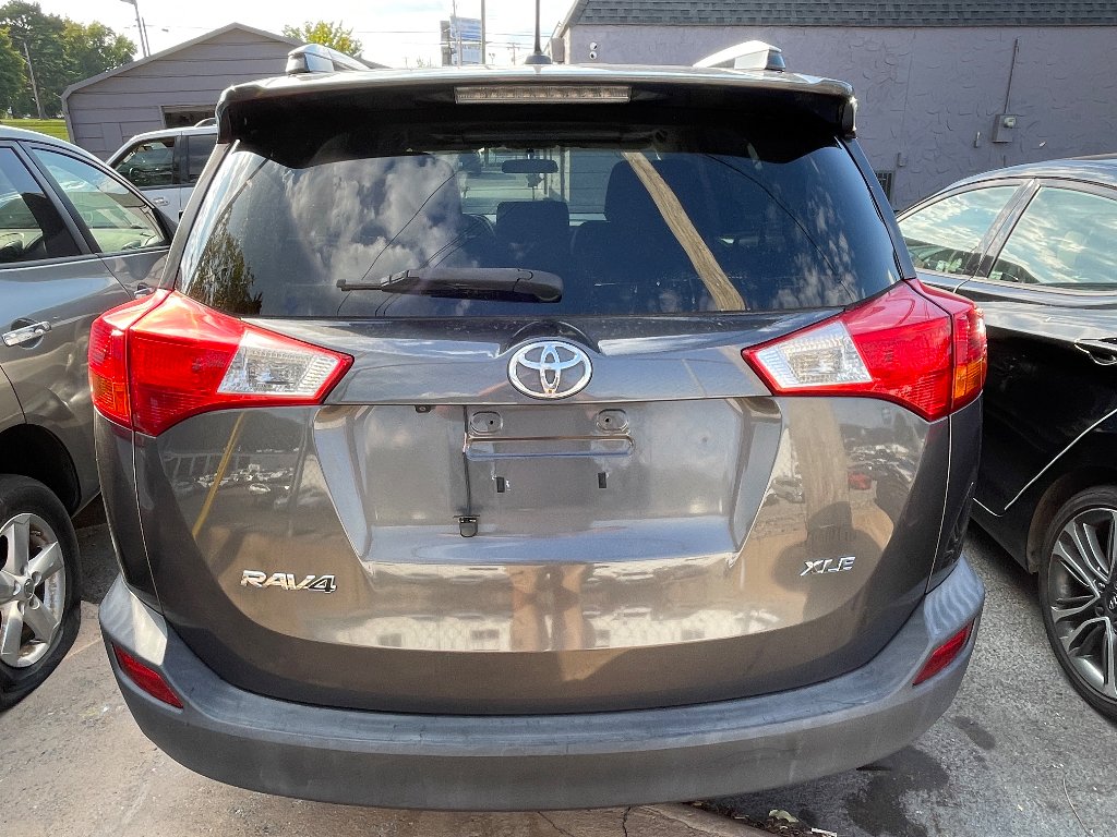 Used 2015 Magnetic Gray Metallic Toyota XLE image 4