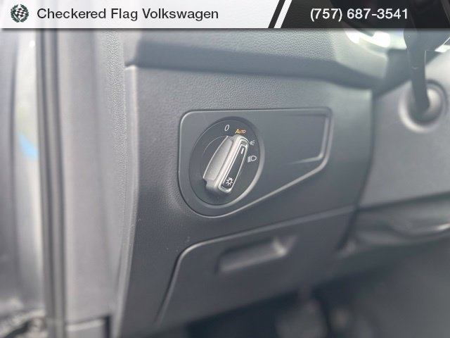 Used 2022 Platinum Gray Metallic Volkswagen 2.0T SE image 18
