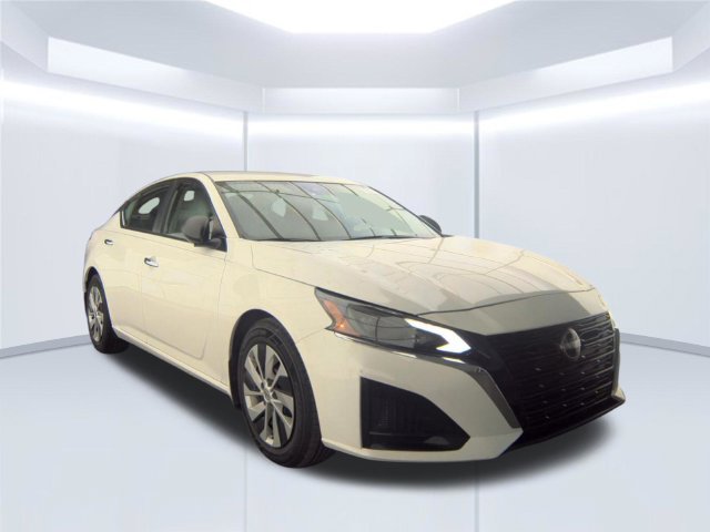 Used 2024 White Nissan 2.5 S image 7