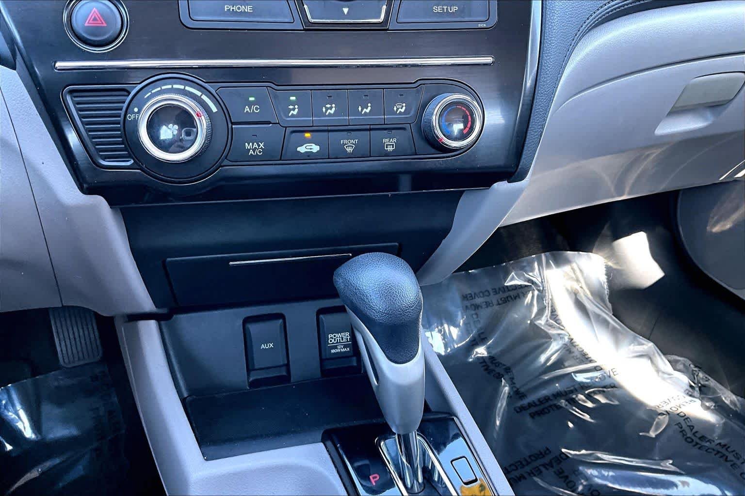 Used 2013 Alabaster Silver Metallic Honda LX image 33