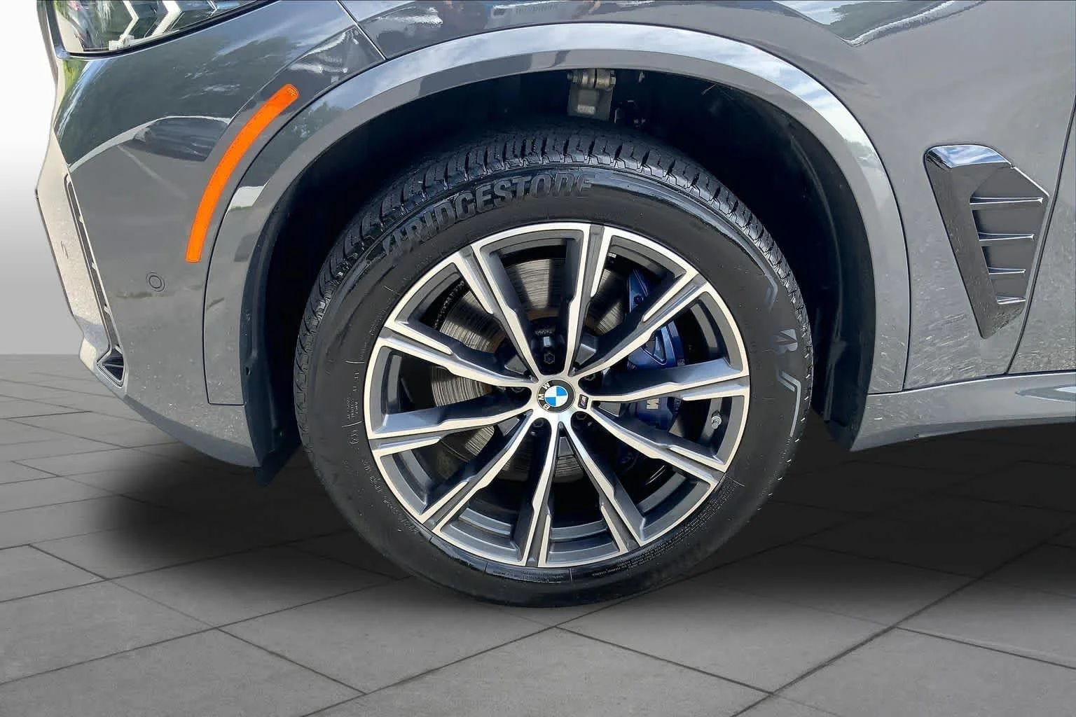 Used 2024 Gray Metallic BMW xDrive40i image 11