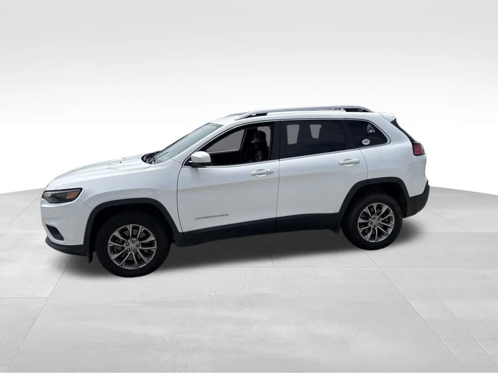 Used 2020 White Jeep Latitude Plus image 2