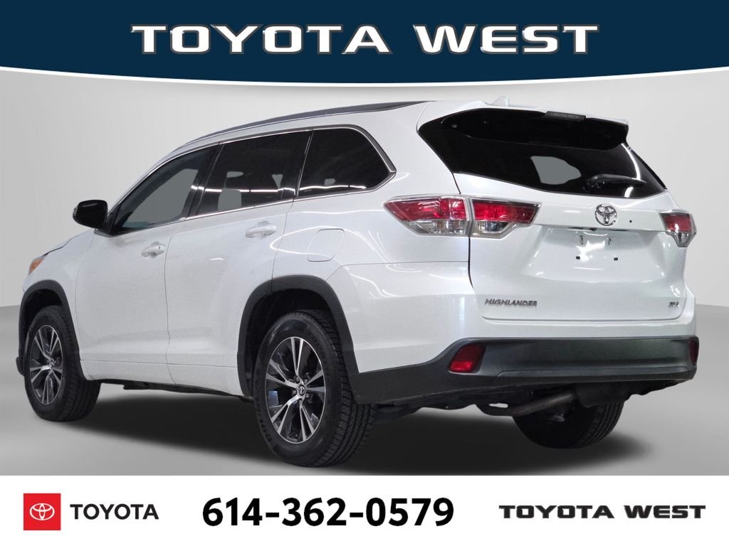 Used 2016 White Toyota XLE V6 image 10