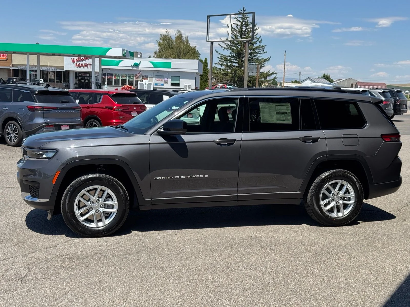 New 2026 Baltic Gray Metallic Clear-Coat Exterior Paint Jeep Laredo X image 11
