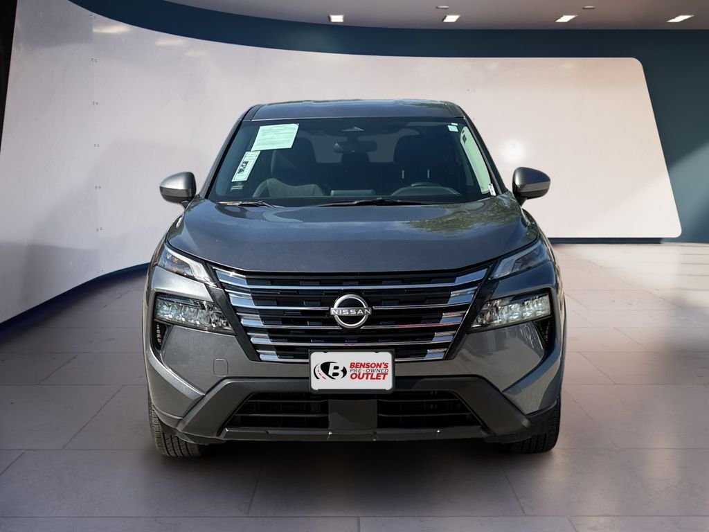 Used 2025 Gray Nissan SV image 8