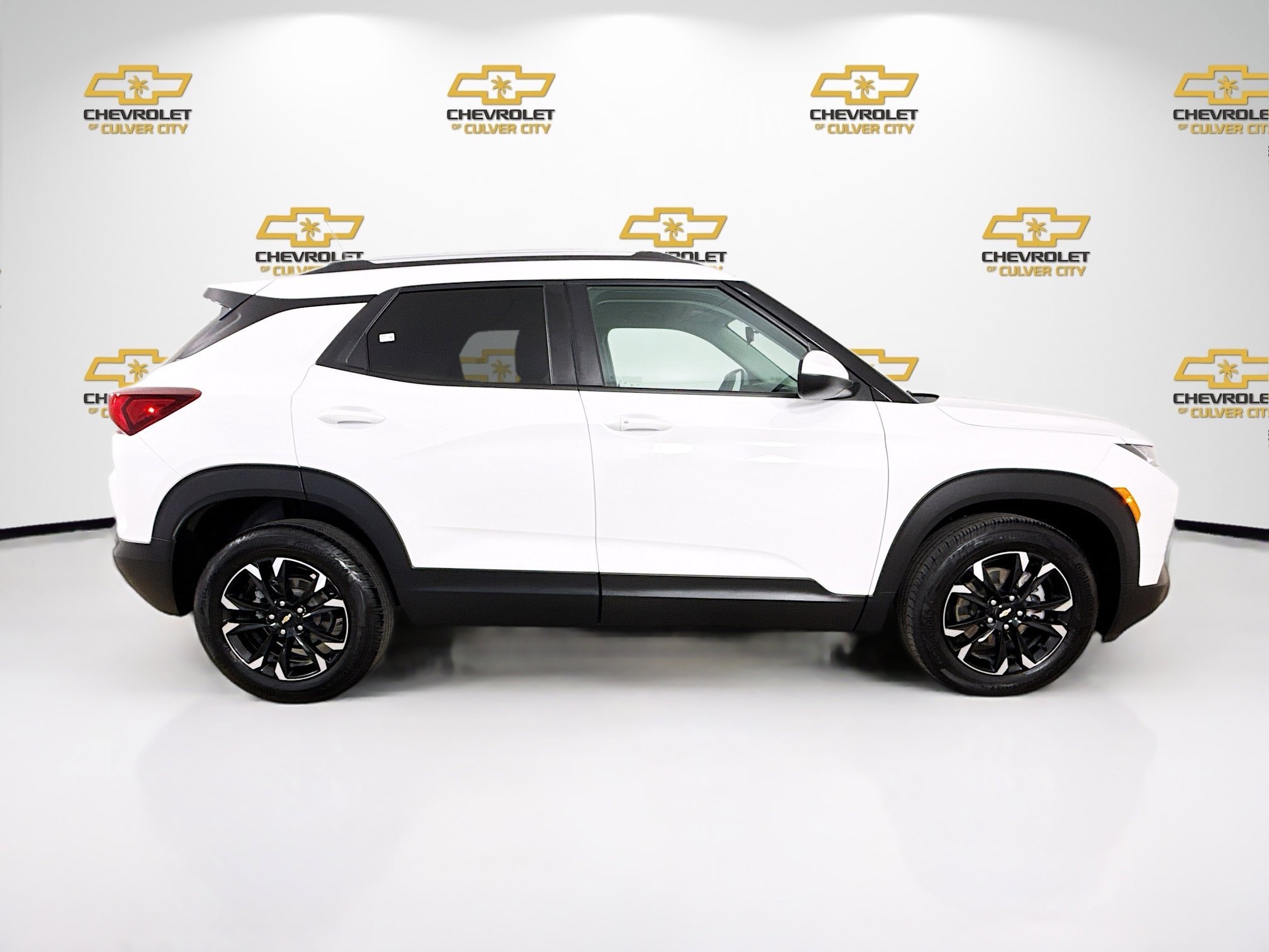 Used 2023 Summit White Chevrolet LT image 8