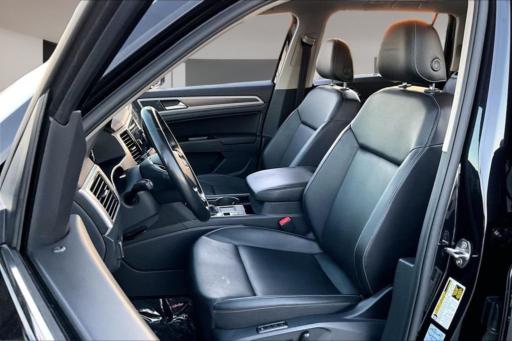 Used 2019 Deep Black Volkswagen 3.6L V6 SEL R-Line image 19