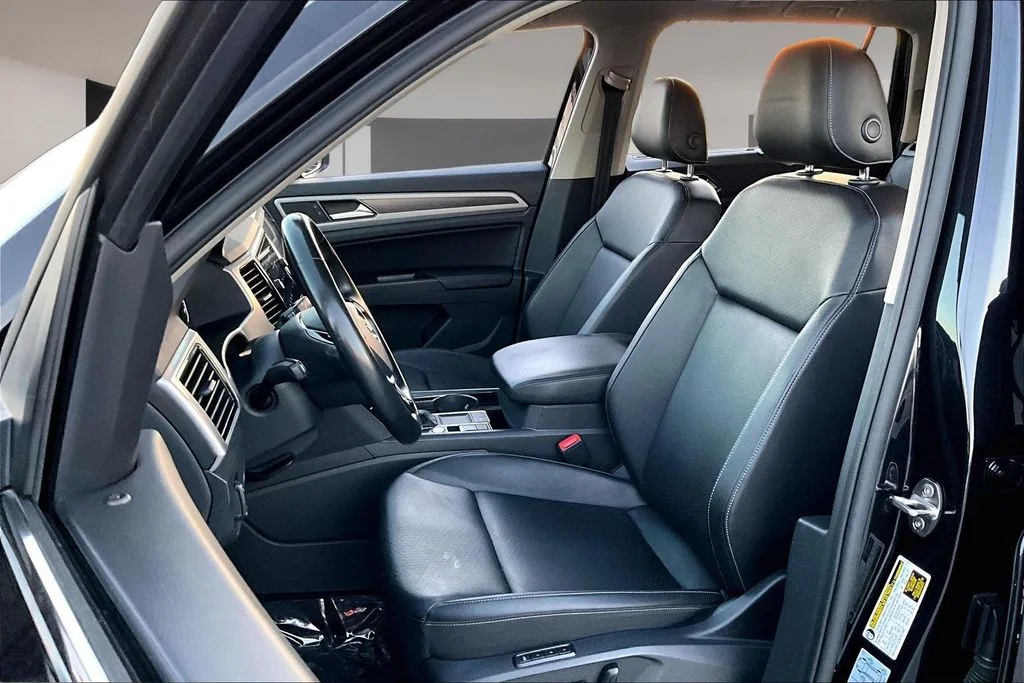 Used 2019 Black Volkswagen 3.6L V6 SEL R-Line image 19