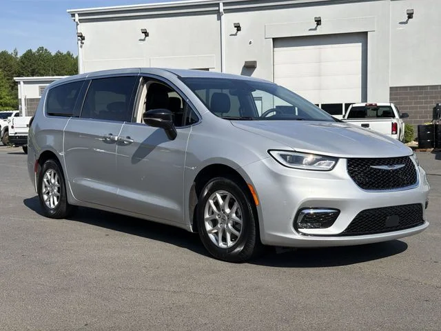 Used 2024 Silver Chrysler Touring L image 14