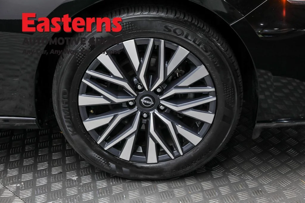 Used 2024 Black Nissan 2.5 SV image 29