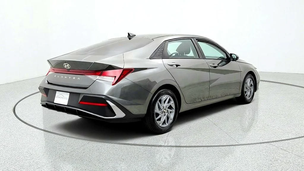 Used 2024 Amazon Gray Hyundai SEL IVT image 5
