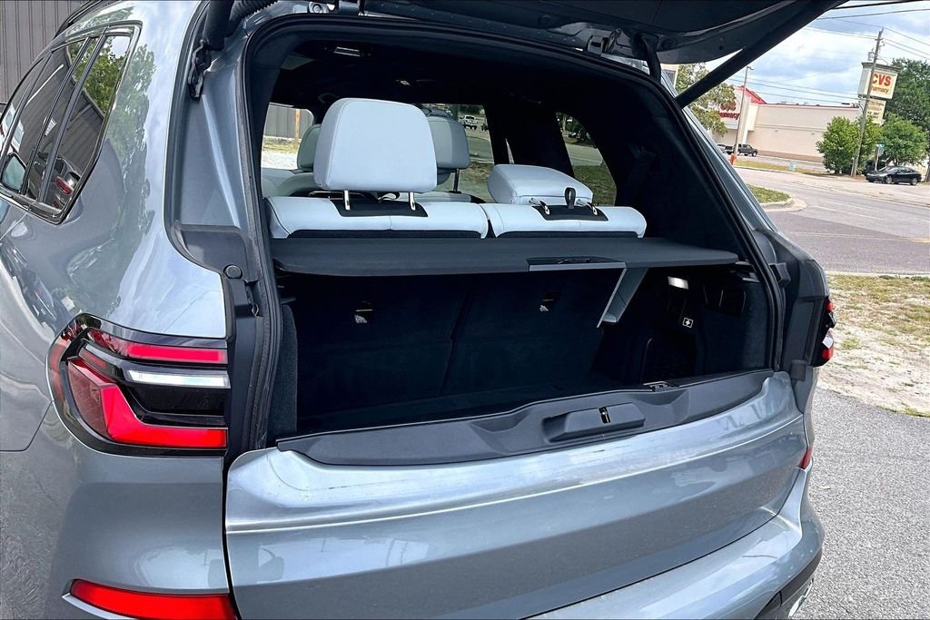 Used 2023 Gray BMW xDrive40i image 36