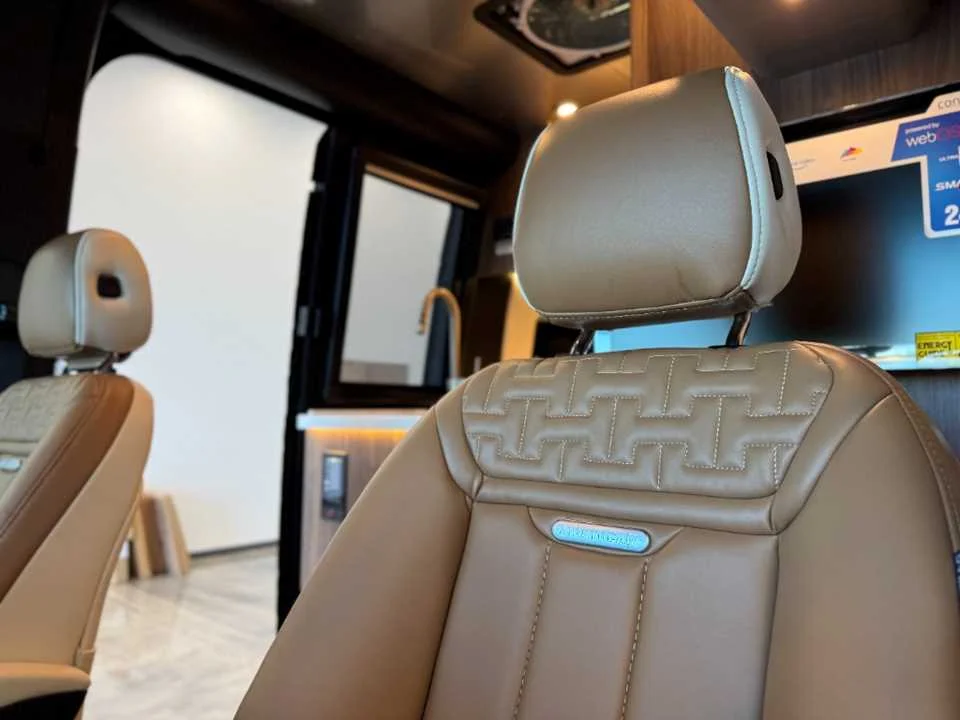 New 2027 TENORITE GREY PREMIUM METALLIC AIRSTREAM  image 46