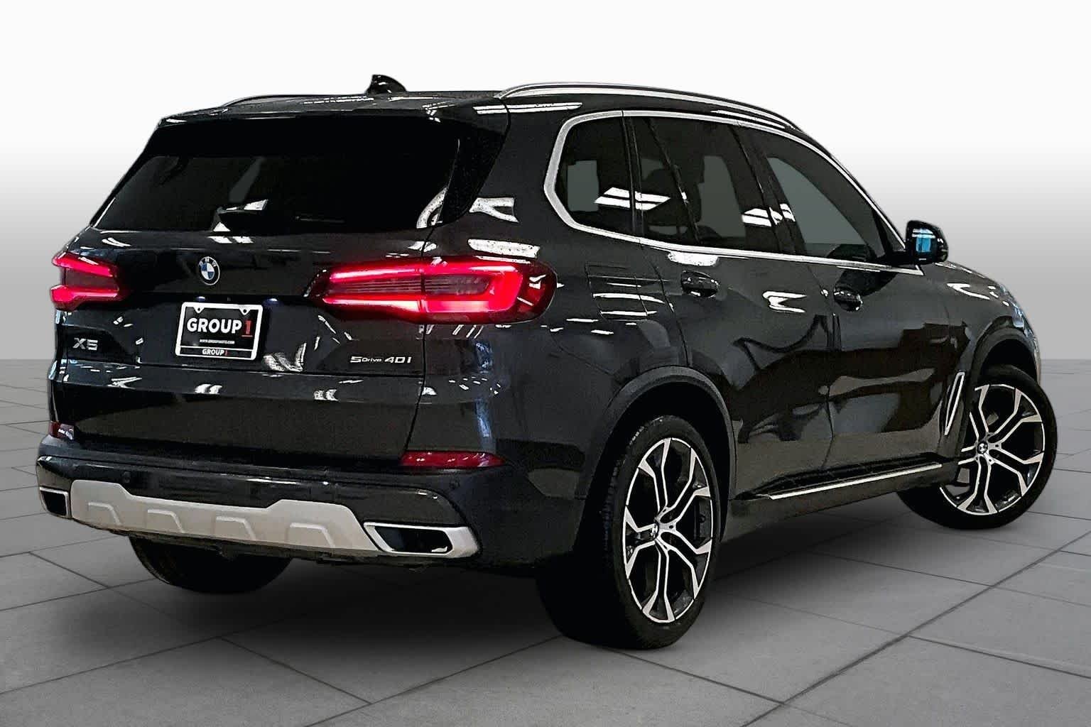 Used 2022 Dark Graphite Metallic BMW sDrive40i image 12