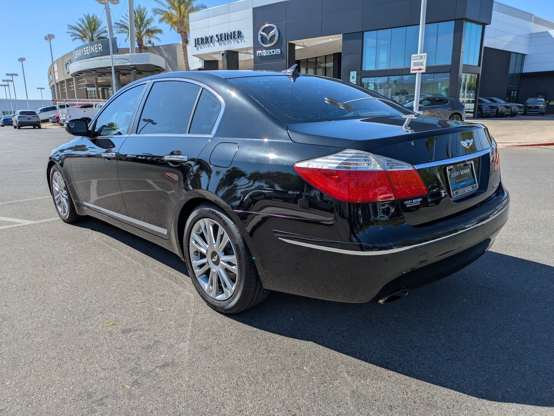 Used 2011 Black Noir Pearl Hyundai 4.6 image 3