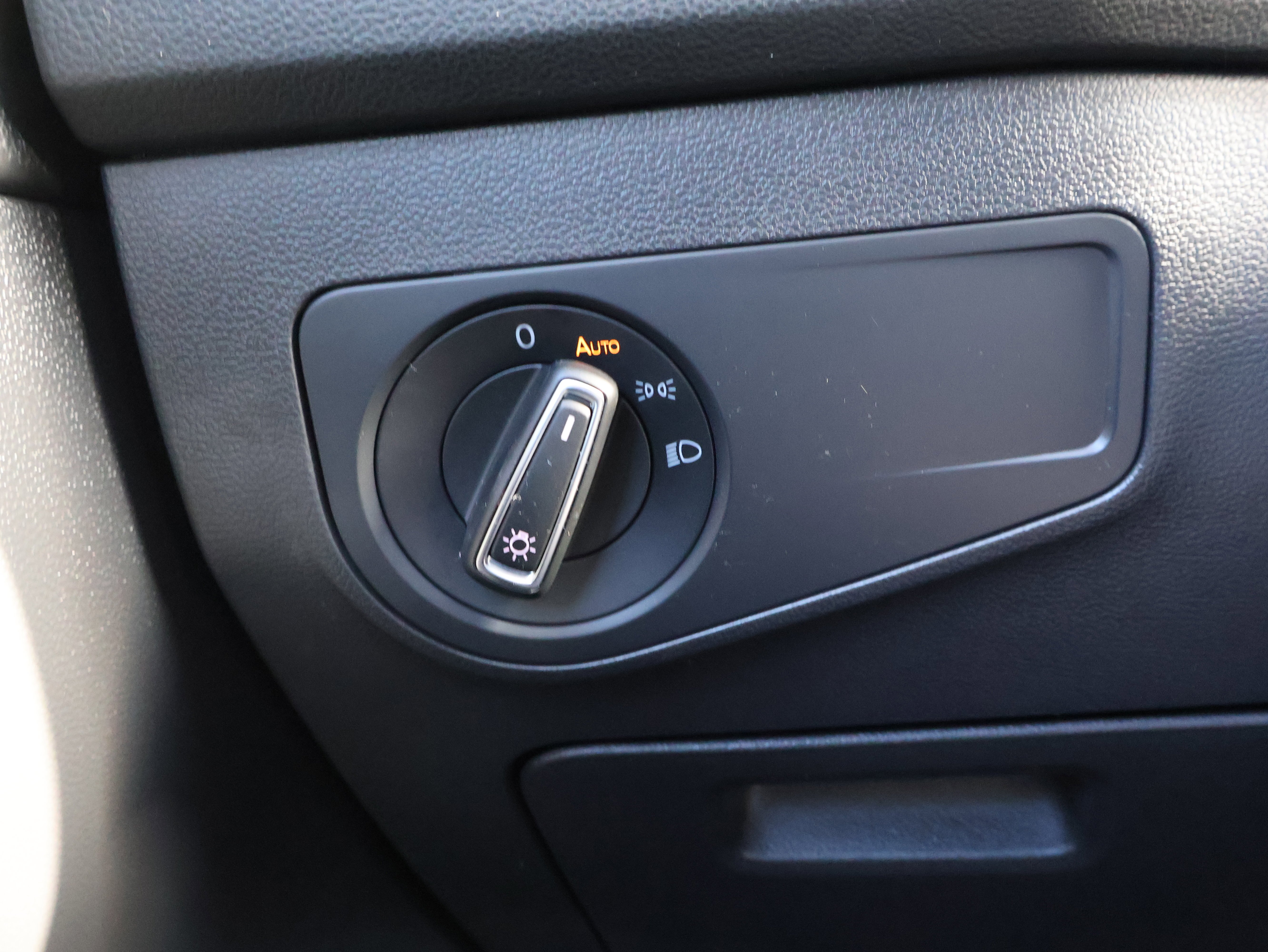 2022 Volkswagen Tiguan SE - Photo 38