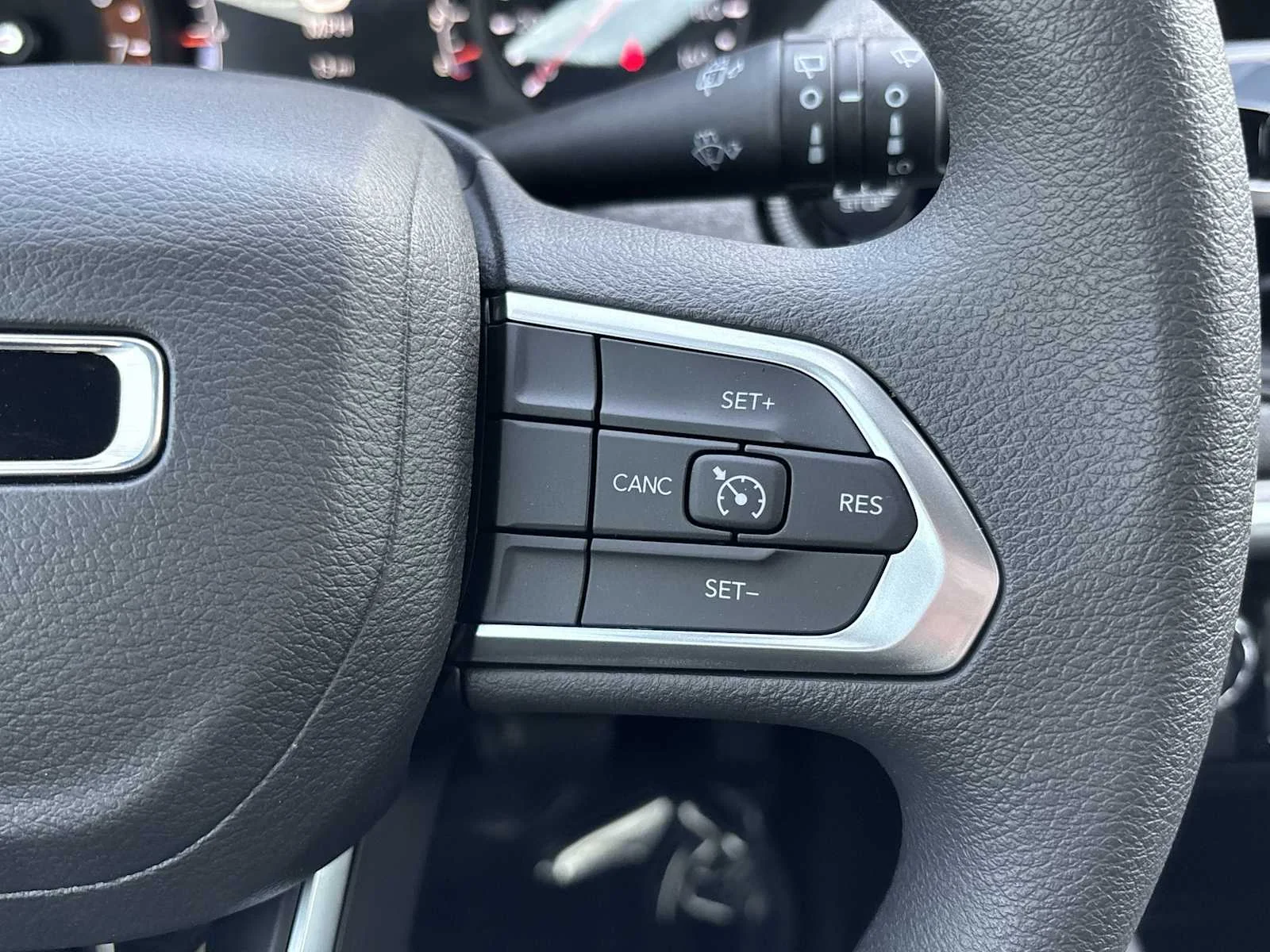 Used 2025 Diamond Black Crystal Pearlcoat Jeep Sport image 26