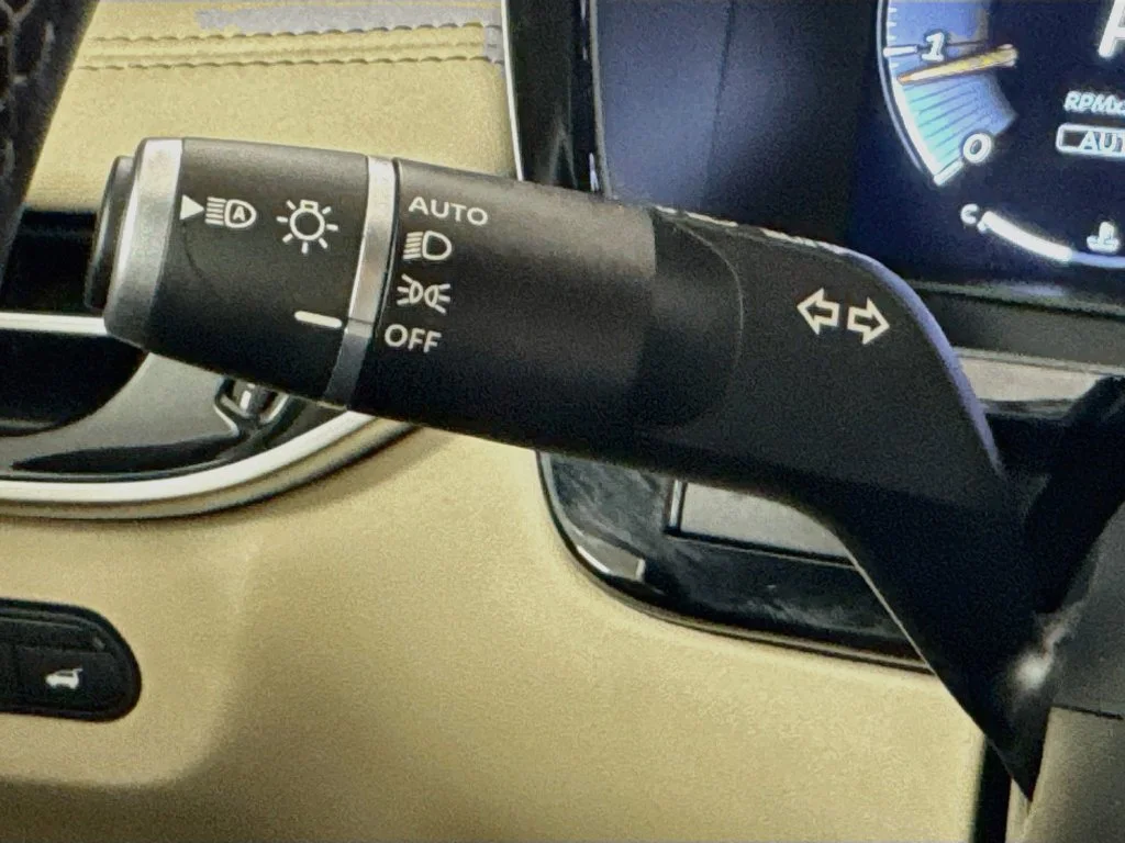 Certified Used 2024 Silver INFINITI Sensory image 15