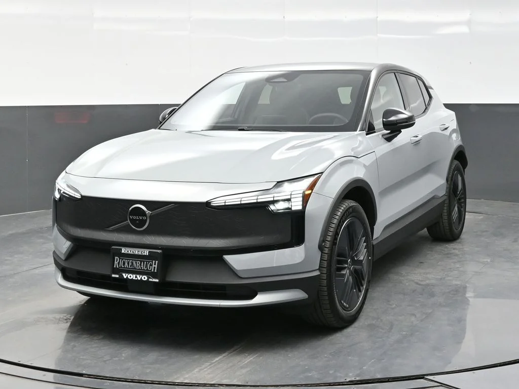 New 2026 Vapour Grey Volvo Twin Motor Cross Country Ultra image 2