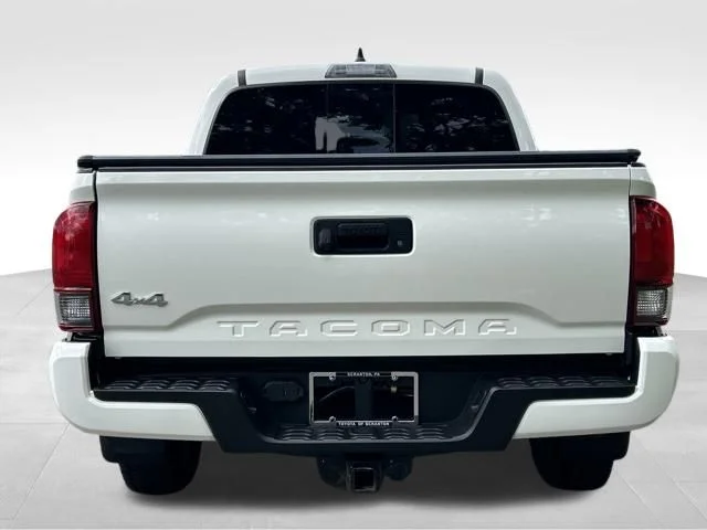 Used 2022 White Toyota SR5 image 4