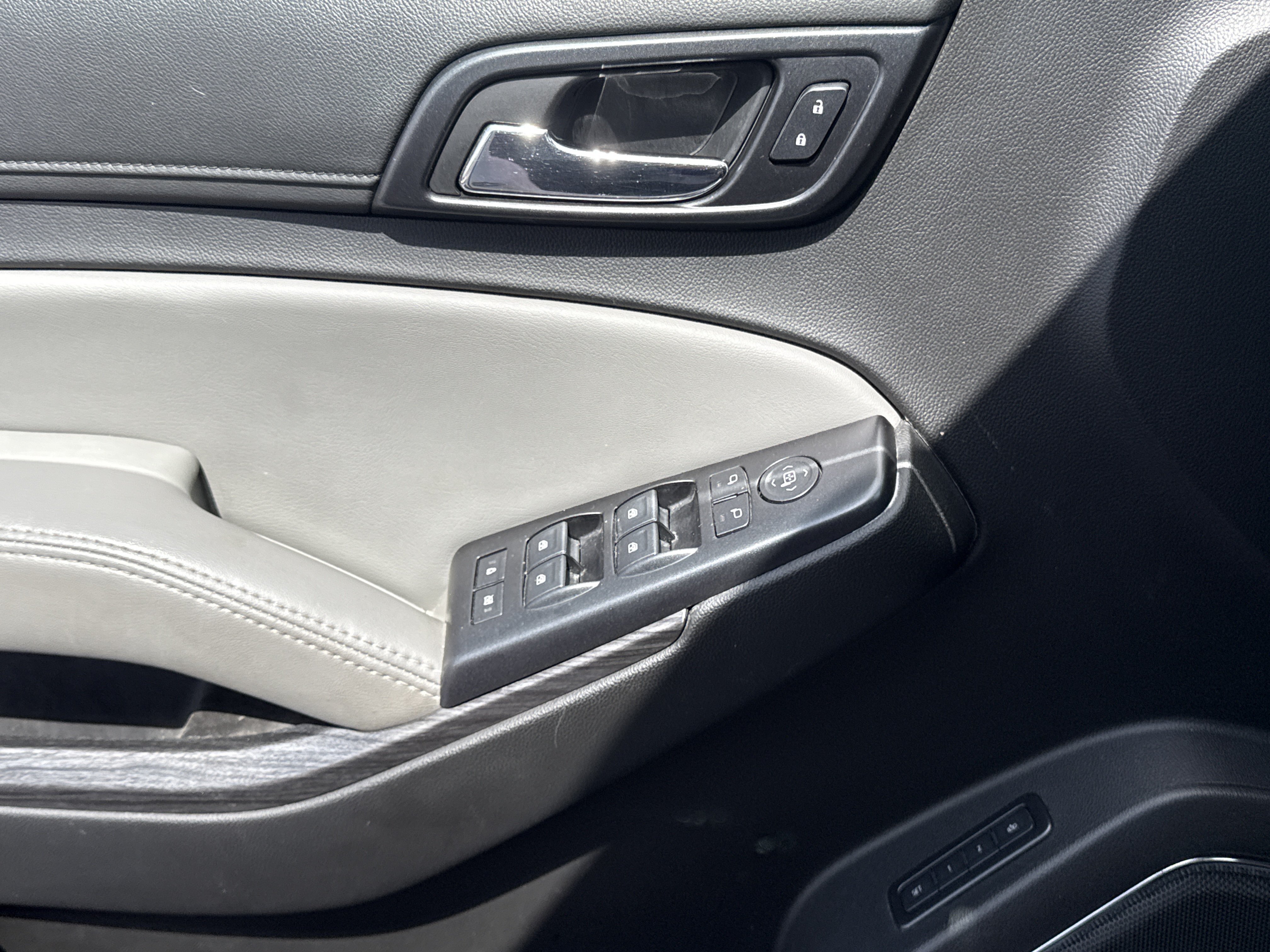 Used 2019 Summit White Chevrolet LT 4WD image 18