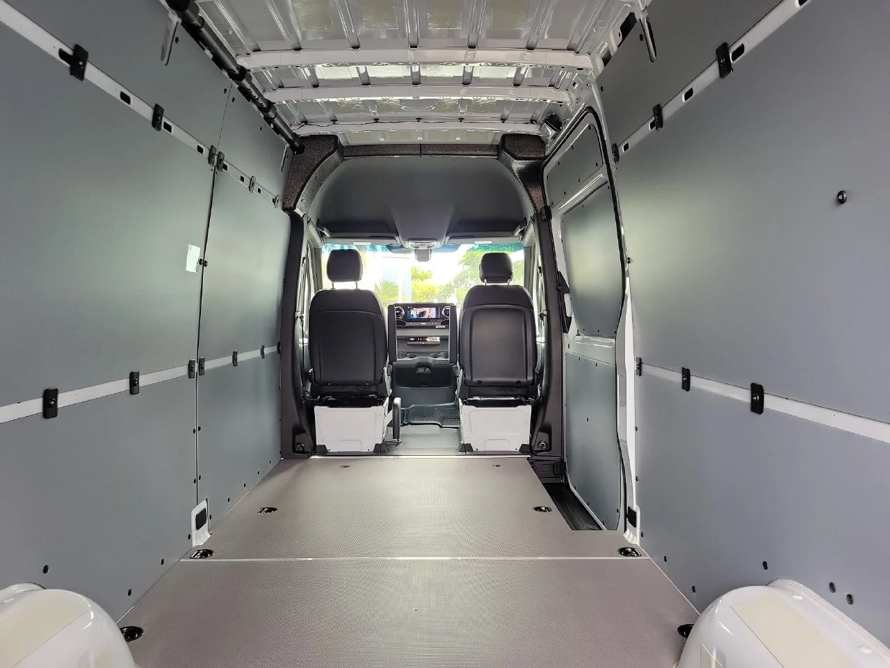 New 2026 Arctic+White Mercedes-Benz Cargo 170 WB image 7