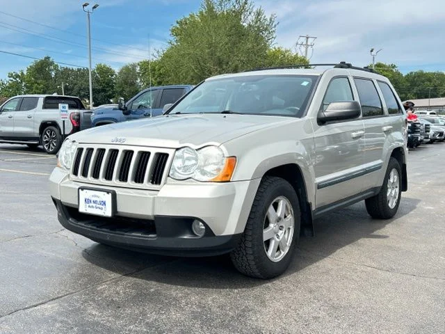 Used 2009 Light Graystone Pearl Jeep Laredo image 5