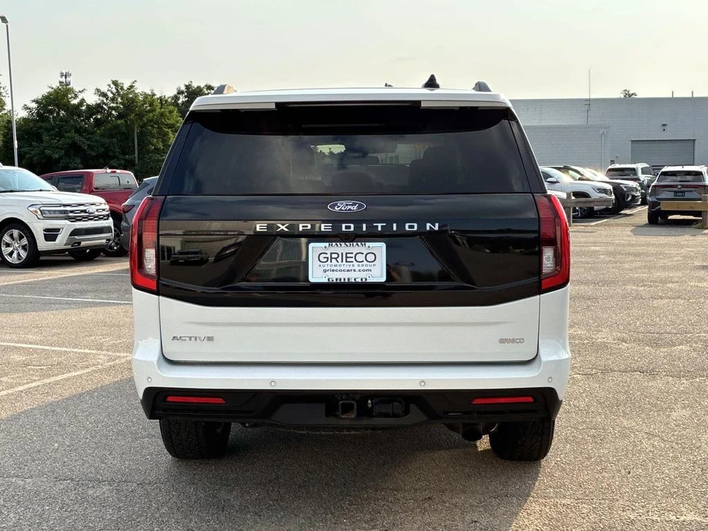 Used 2025 Oxford White Ford Active image 6